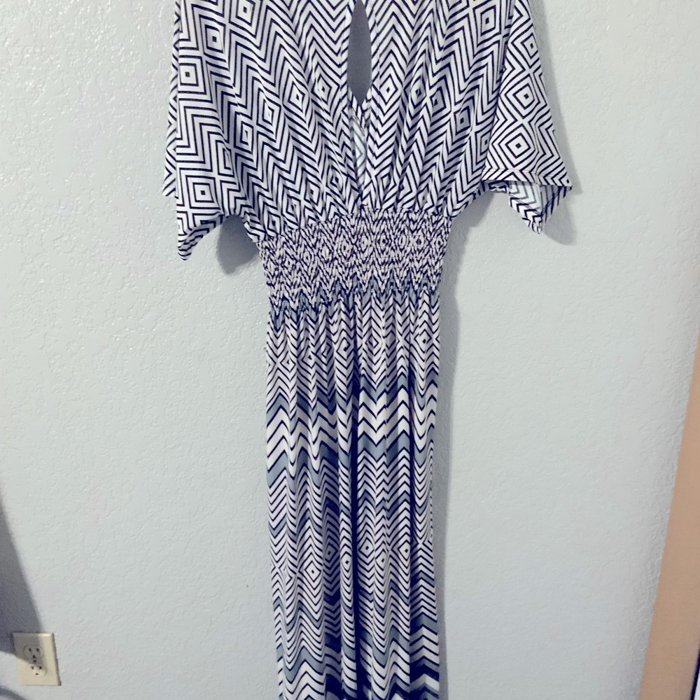 Dress - Picture 2 of 3
